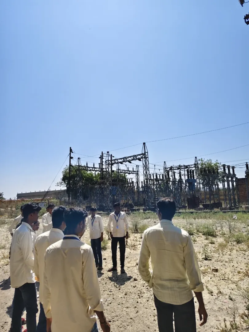 औद्योगिक सहलीद्वारे विद्यार्थ्यांना प्रत्यक्ष उद्योगज्ञानाचा अनुभव